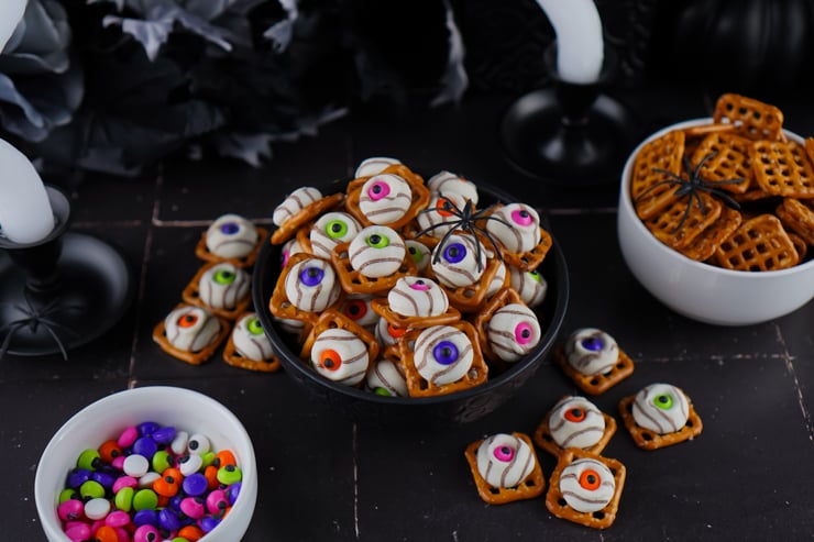 Eyeball Pretzel Bites