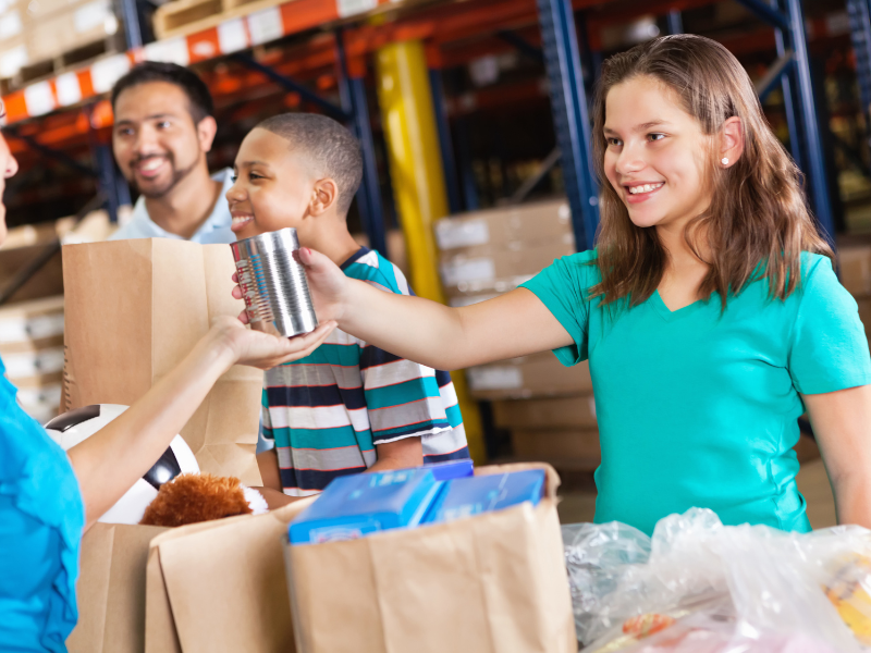 Featured Image Neighbors Helping Neighbors