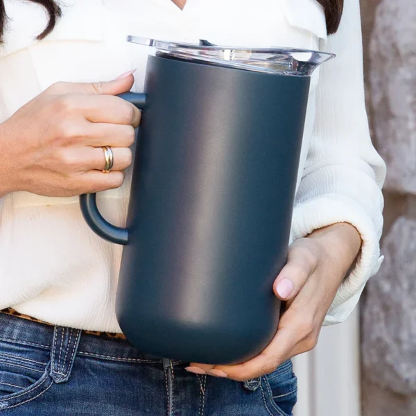 served 2L pitcher in caviar color