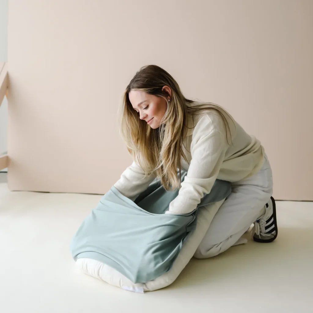 snuggle me loung cover