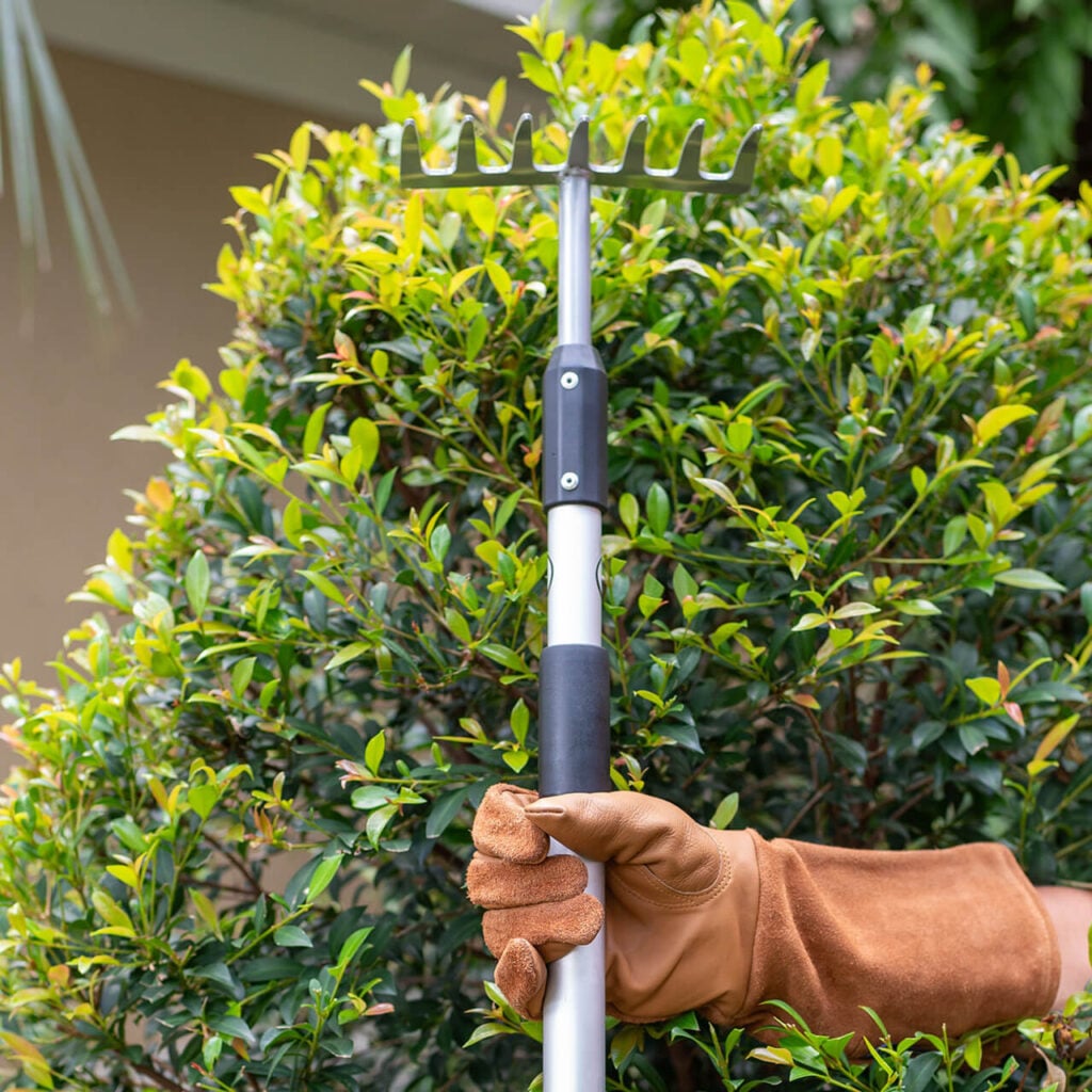 Garden Works Telescopic 7-Tine Rake
